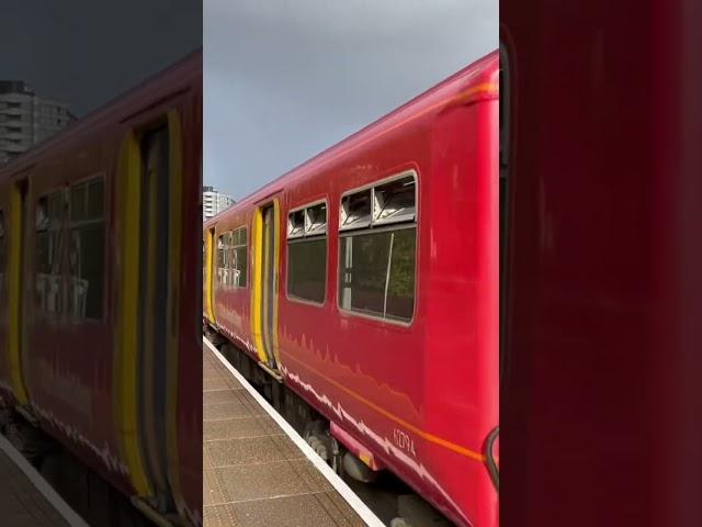 Arriving In The Capital With SWR!! #trains #uk #railways #shortsvideo #shorts #travel