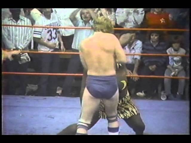 David Von Erich claws Kamala