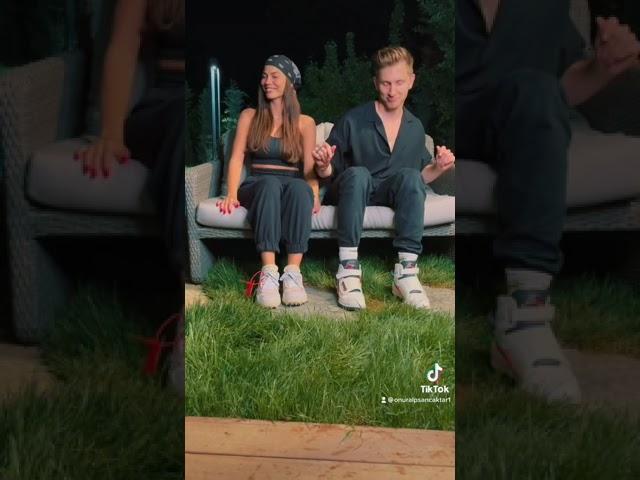 Demet & onur alp dans akım