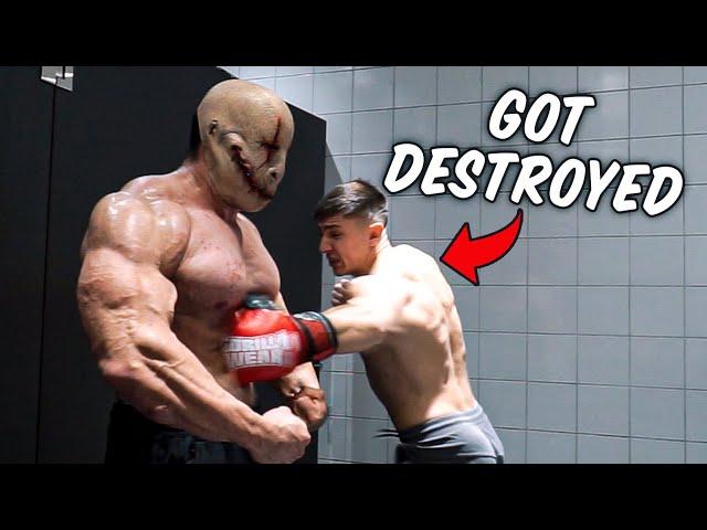 BODYBUILDER VS KICKBOXER (INSANE PUNCH)