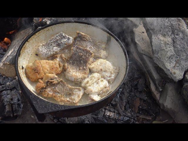 Рыбалка, кухня у таёжной речки. Якутия.