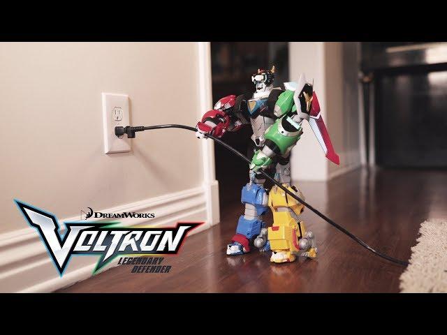 Unplugging the Enemy [STOP MOTION] | DREAMWORKS VOLTRON LEGENDARY DEFENDER