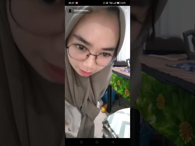 kak Dhini live tik tok challenge ambil sepatu malah kelihatan bokong gede nya #live #tiktok