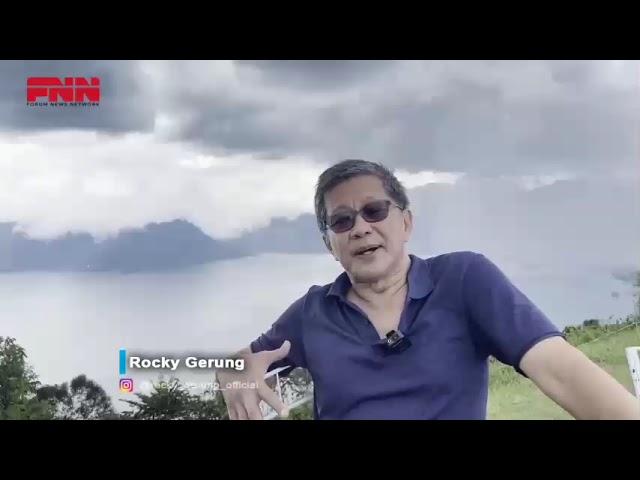 bung Rocky Gerung lagi menikmati  indahnya danau Maninjau dari puncak Lawang park.