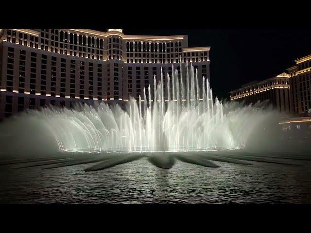 soaring iconic fountain   #las_Vegas