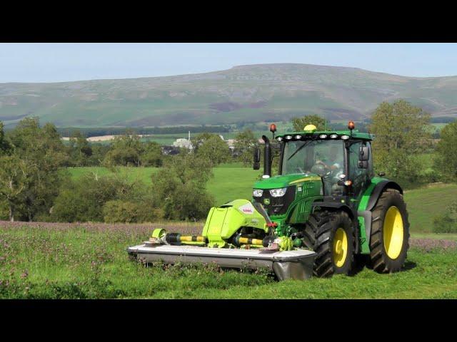 Silage '20 - Mowing the Red Clover with John Deere 6155R.