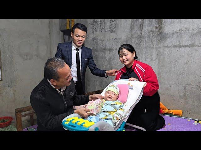 CEO Vinh visited and gave meaningful gifts to Lina