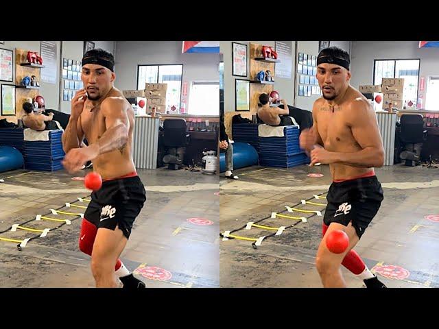 TEOFIMO LOPEZ MATRIX LIKE REFLEXES - DISPLAYS MASTERFUL EYE & SPEED HITTING MOVING BALL!