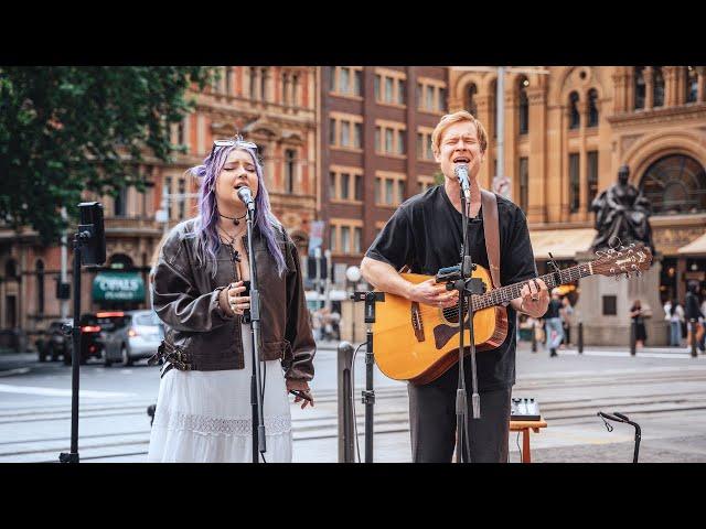 Pace Randolph - 'Waves' feat. Ula (Live Street Performance)