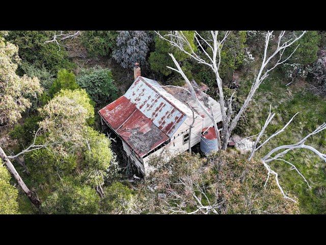 Forgotten Cottage in the Aussie bush/Some cool old things left behind/Serene location