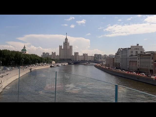 Парящий мост в парке Зарядье. Москва