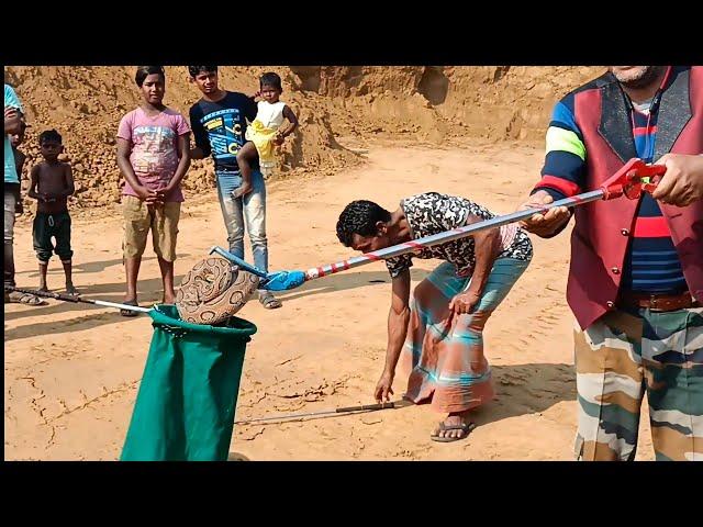 बिना हाथ लगाए एशिया का सबसे जहरीला सांप को mobarak snake saver ने कैसे रेस्क्यू क्या आप भी देखें।