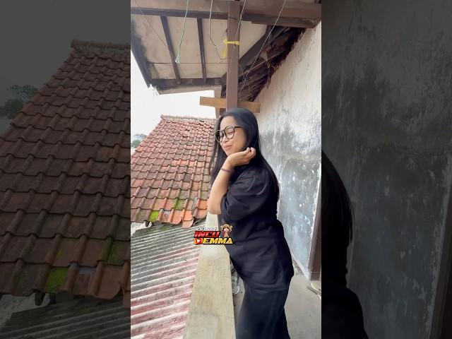 Hai Ladies pingin di goda in malah di kejar GRANDONG sampe depan rumah