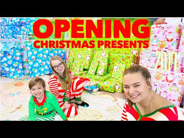 Christmas Morning 2019 (OPENING CHRISTMAS PRESENTS) | Family 5 Vlogs