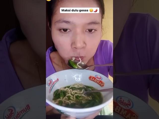 JUDULNYA MAKAN RAWIT IJO PAKE MIE REBUS, MATA SI MBA MERAH BANGET PASTI NGERASA PEDES  |mukbang