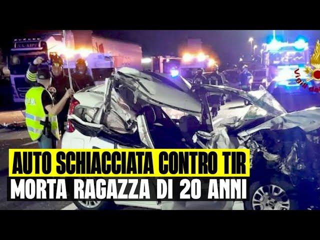 INCIDENTE SHOCK SULL'A4: PANDA RIMANE SCHIACCIATA CONTRO UN CAMION. MORTA UNA 20ENNE