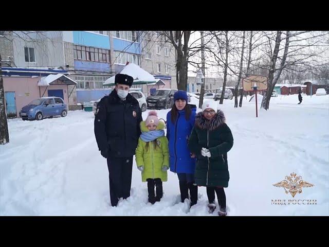 Владимир Колокольцев подписал приказ о награждении полицейского за спасение детей на пожаре