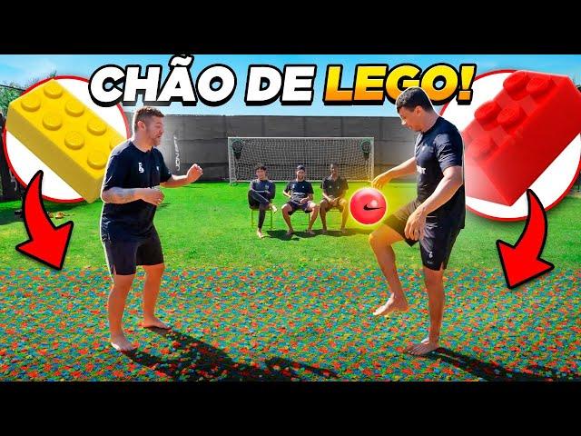 JOGANDO FUTEBOL NO CHÃO DE LEGO  (5 mil peças)