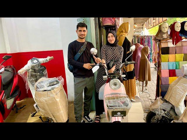 Wife Electric Bike Lena Chahti hai || She is Tired  From Walking || Indonesia Urdu Vlogs