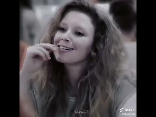 Lesbian  girl crush Nicky nichols#lesbian #lesbiantiktok #wlw #orangeisthenewblack #nickyni #girl