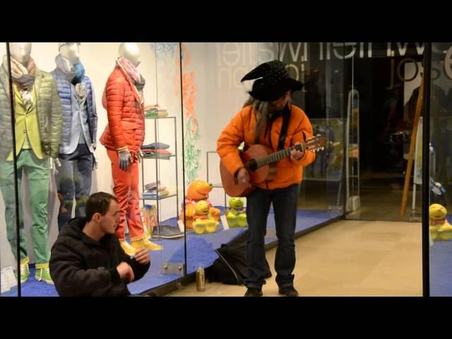 Nice song (carol) on the street of Innsbruck (Austria)