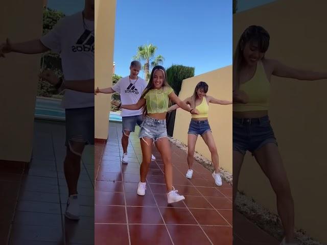 Repetimos el mejor Baile TREND de TikTok del 2019 con Ariann Music en 2021 - salio bien? #Shorts