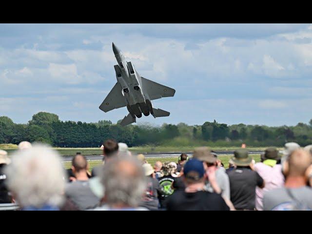 Unbelievable F-15QA Advanced Eagle Stuns Crowd at RIAT with Stunning Display!