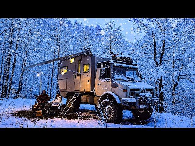 CAMPING ON A HIGH ALTITUDE SNOW-COVERED HILL