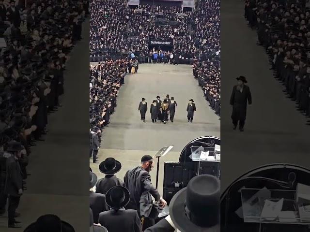 Satmar Rebbe R'Zalman Leib Entering Barclay's Center For the 21 Kislev Event