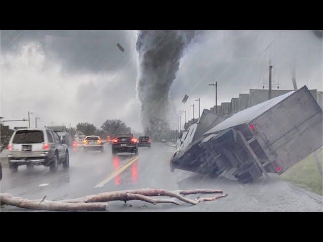 Russia  Now!A powerful storm swept through Moscow,Tornadoes,130 mph wind storms blow away houses