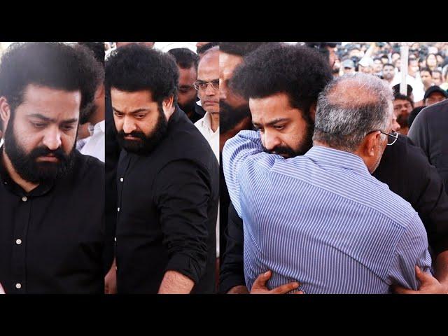 NTR Emotional at Nandamuri Taraka Ratna Last Rites | TFPC