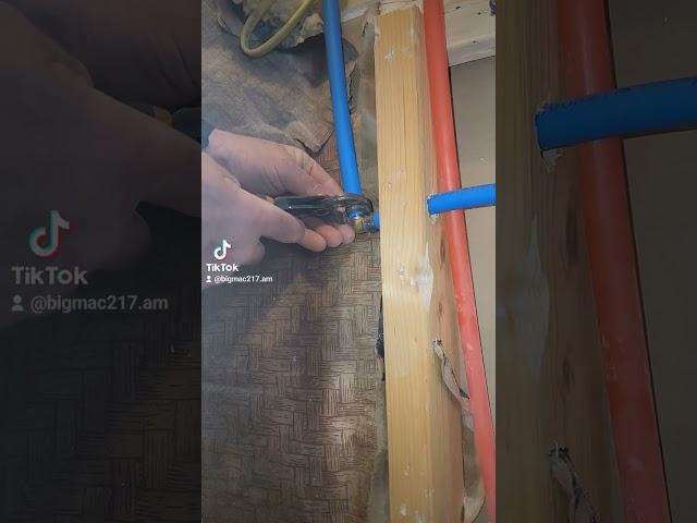 Pex pipe fittine install