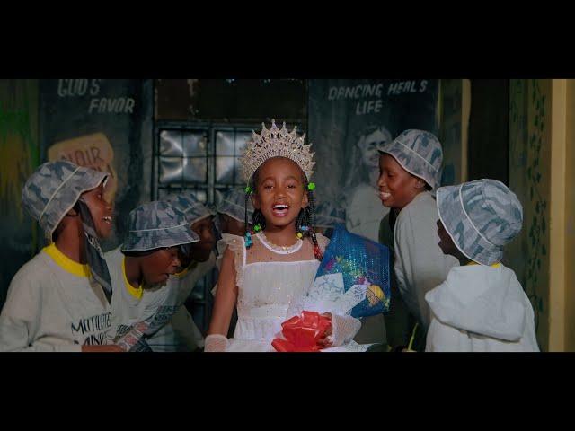 Young Fortune - Yesu Ndiye Bazuu (Official Music Video)