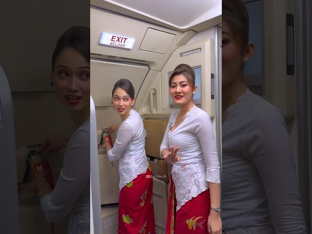 Jelang Buka Pintu Pesawat Oleh Pramugari Cantik Batik Air Saat tiba di Bandara Tujuan