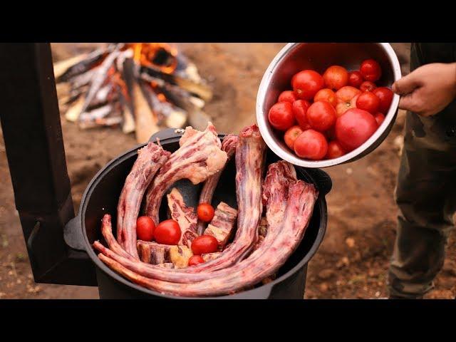 ГОВЯЖЬИ ХВОСТЫ ТОМЛЕНЫЕ В ТОМАТАХ В КАЗАНЕ НА КОСТРЕ