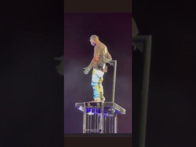 travis scott dancing while people are dying