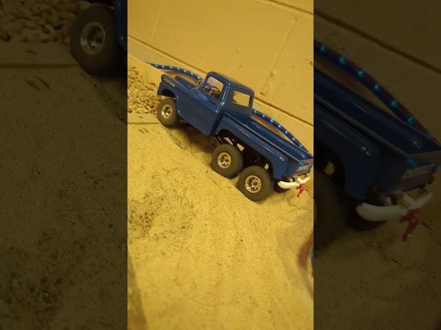 FMS Chevrolet Apache 6x6 using that extra set of tires to break free! #6x6 #rcraw #rccrawler #fms