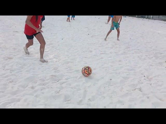 Les kids au beach soccer #sportjeunesse #greenattitude