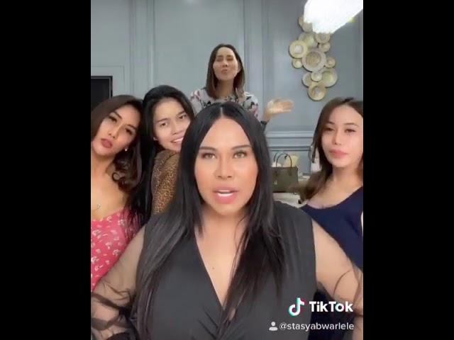 Main tik-tok dengan Stasya Bwarlele, melly bradly, isa zega, dan alin lie.