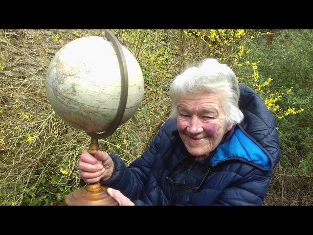 Dervla Murphy accepts the Edward Stanford Award for Outstanding Contribution to Travel Writing