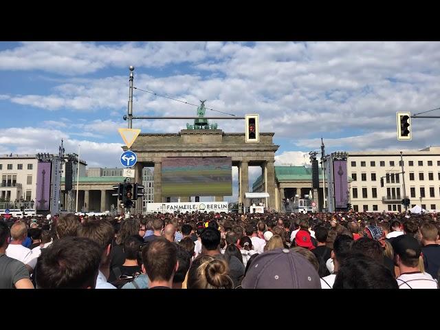 FANS ZONE BERLIN GERMANY VS KOREA GOOL KOREA ELIMANACION DE ALEMANIA MUNDIAL DE RUSIA 2018 FAN ZONE