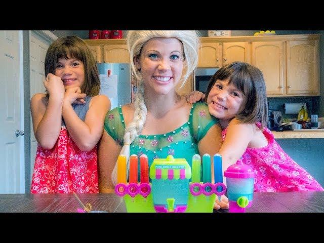 Frozen Elsa and Twins Kate & Lilly play Yummy Nummies Mini Kitchen Soda Shop!