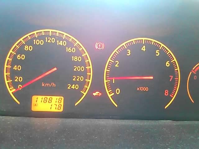 Nissan Primera P12. Отсечка, двигатель 1,8 и ровные холостые.