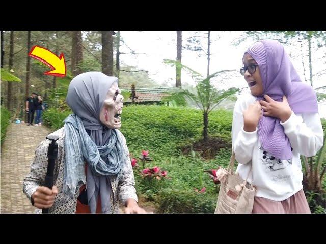 ZOMBIE PRANK bikin teriak histeris..!! Funny Video Prank