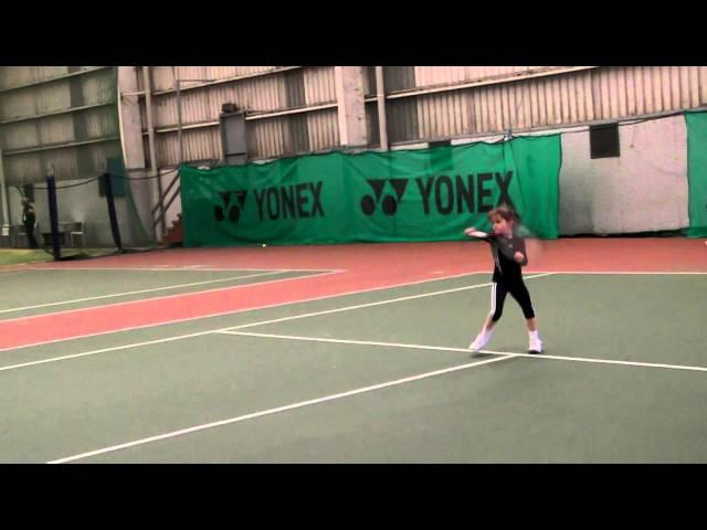 6 year old tennis 'superstar in training' learning approach shots