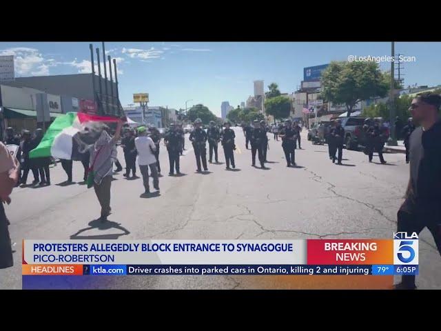 Protestors allegedly block synagogue's entrance in L.A.