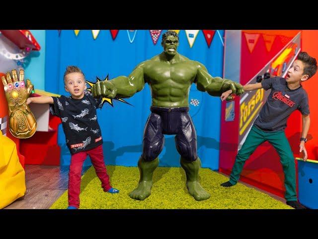 Кому ДОСТАЛАСЬ Перчатка ТАНОСА ! Kids playing in Toy superhero MARVEL