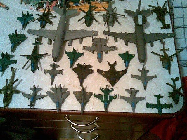 AVIONES Y HELICOPTEROS DE GUERRA HECHOS DE PLASTILINA