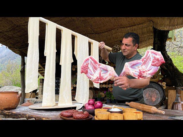 Ein einzigartiges Beshbarmak kochen! Köstliches Fleisch mit Teig und Gemüse