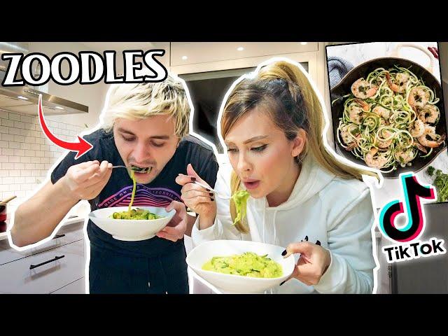 COCINAMOS LA RECETA VIRAL DE "ZOODLES" DE TIK TOK | Lizy Vlogs